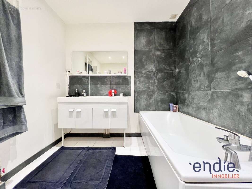 Commerce à NIEUIL-L&#039;ESPOIR