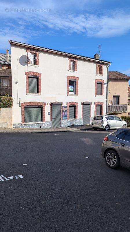Maison 199 m² à Saint-Remy-Sur-Durolle  - photo 2