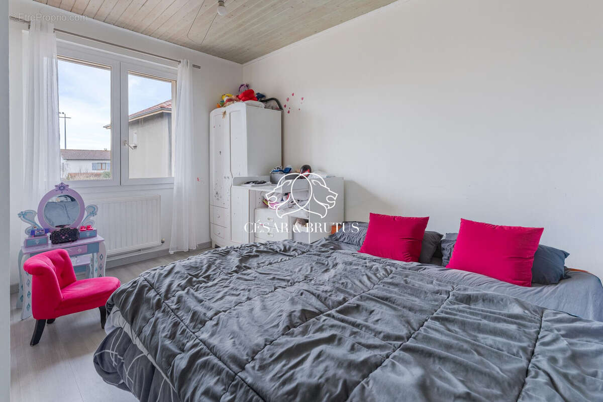 Maison 133 m² à Vaulx-En-Velin  - photo 6