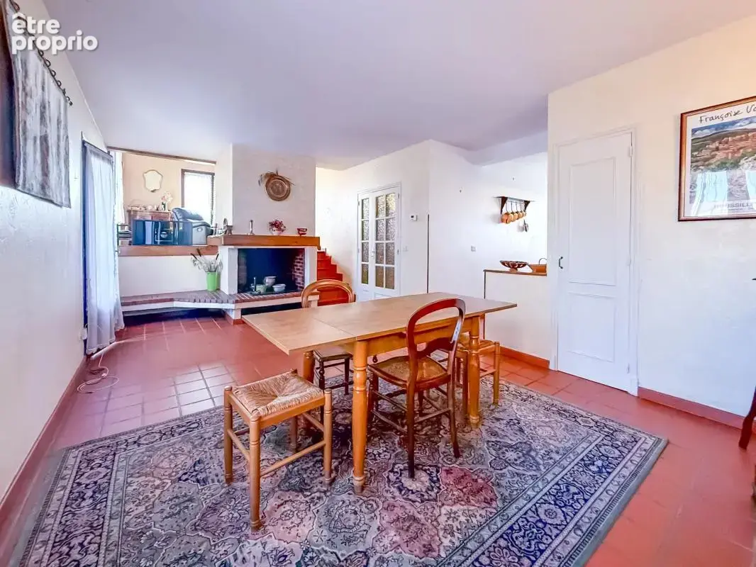 Deux propriétés avec piscine et un terrain de 2 170 m² - photo 6