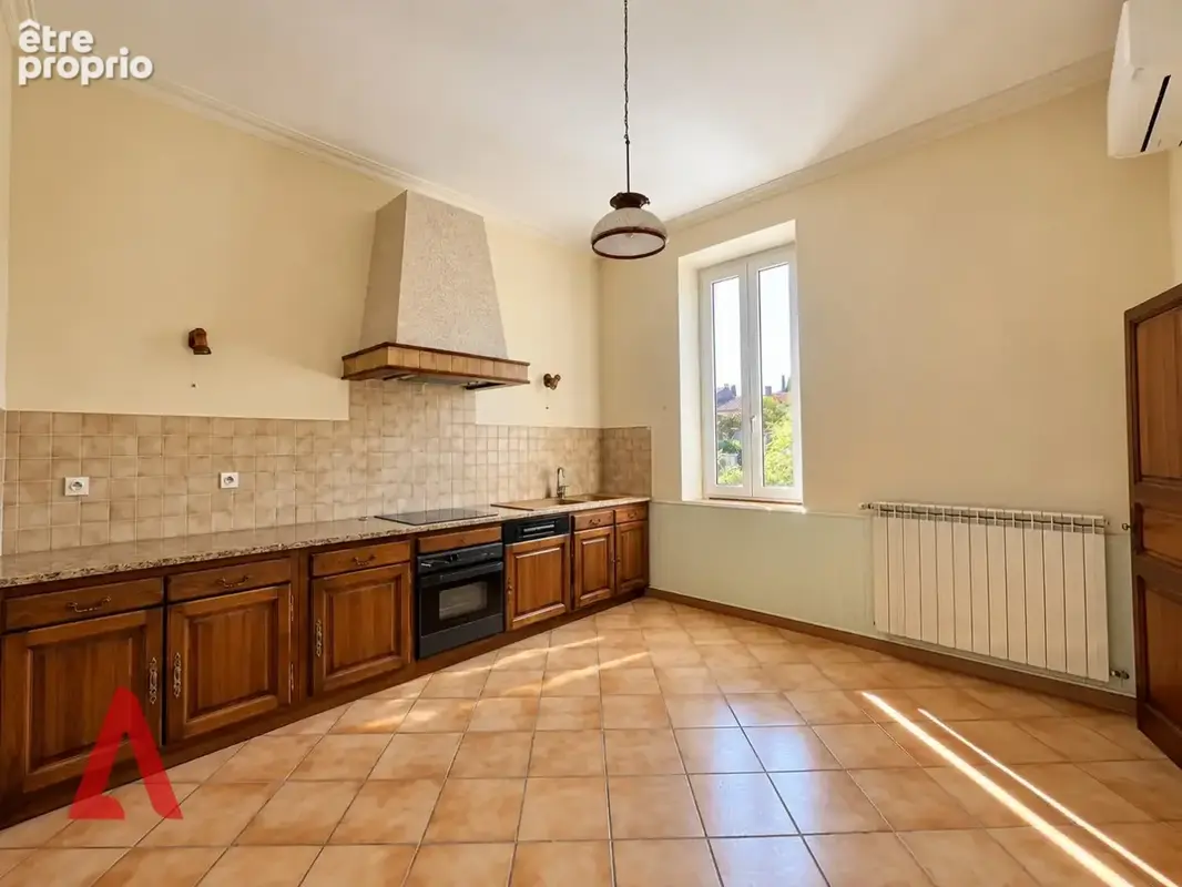 Élégante maison de caractère de 300 m²  Beaux volumes  Belle hauteur sous plafond - photo 3