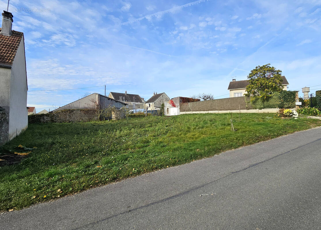 Terrain à CRECY-LA-CHAPELLE