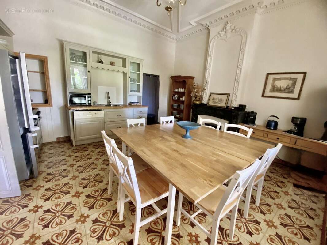 Maison à MONTOULIERS