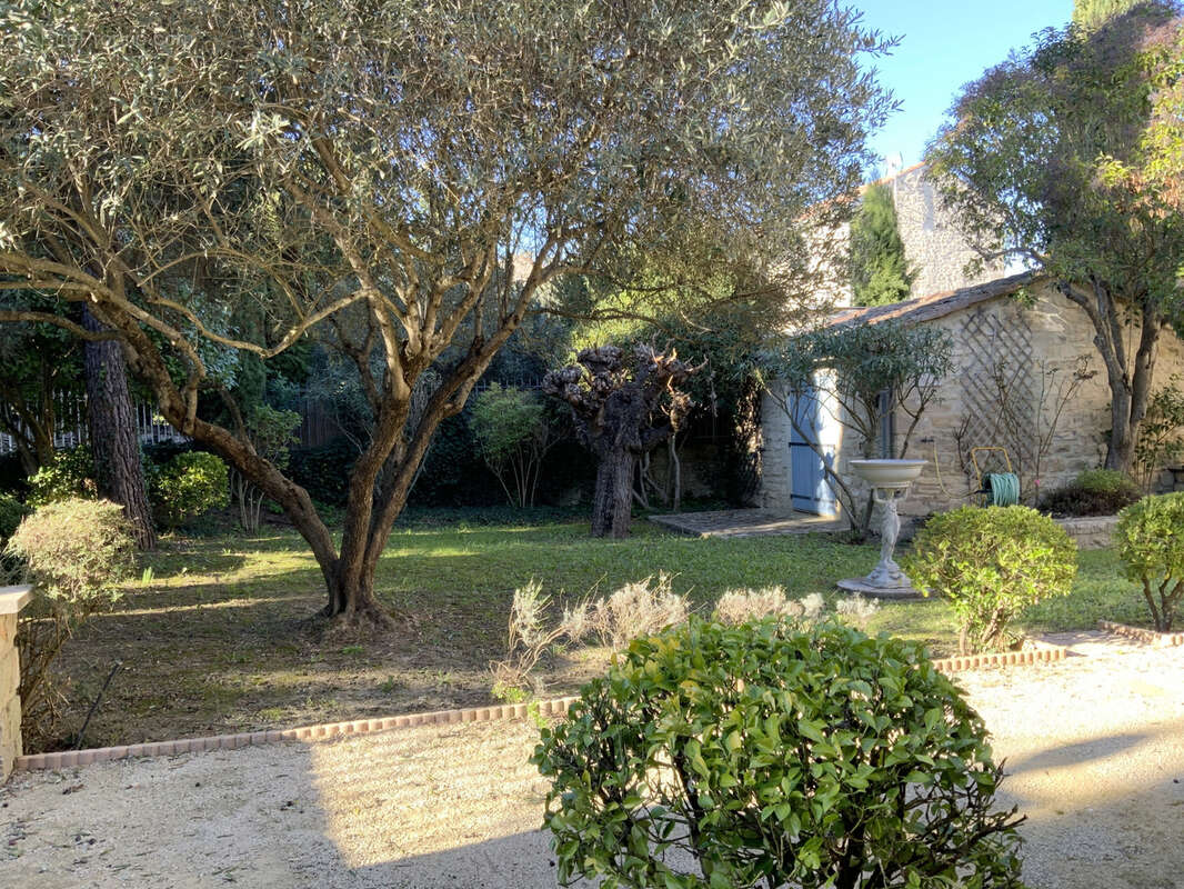 Belle maison de village en pierre avec jardin. - photo 13