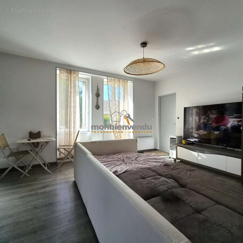 Maison 279 m² à Vic-Sur-Cere  - photo 6