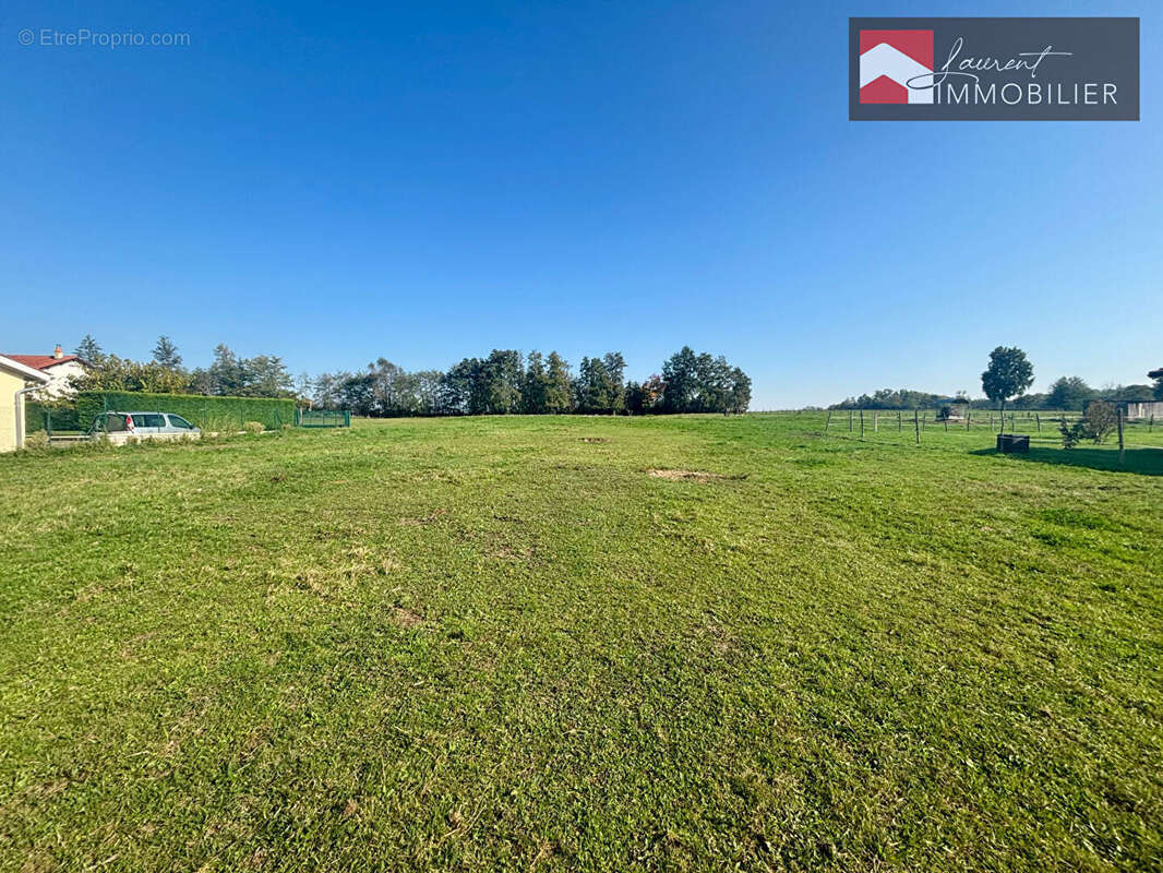 Terrain à PONT-DE-VAUX
