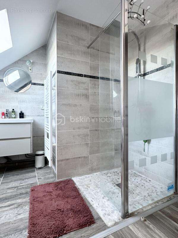 Maison à VILLENEUVE-SUR-YONNE