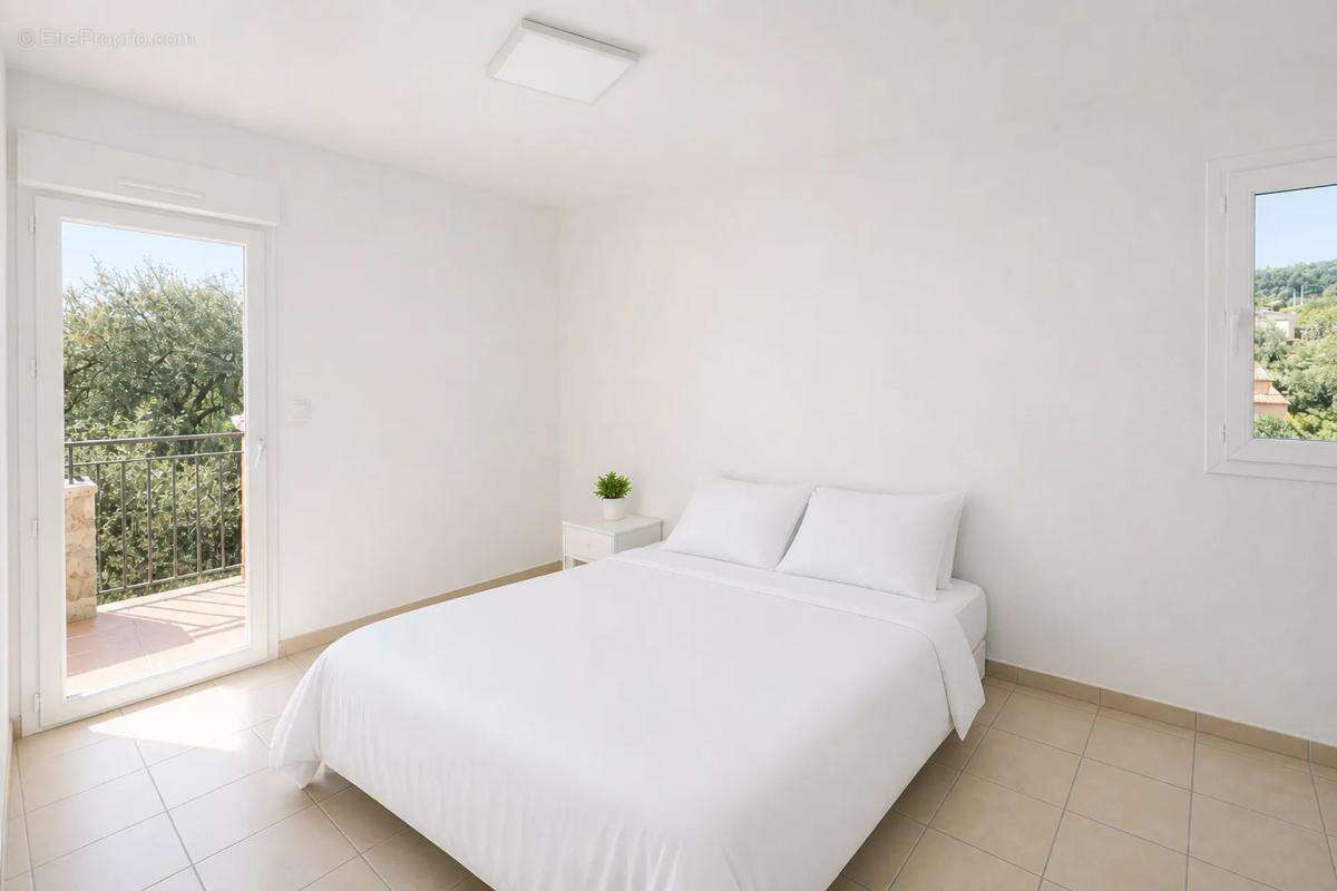 Maison à ROQUEBRUNE-SUR-ARGENS