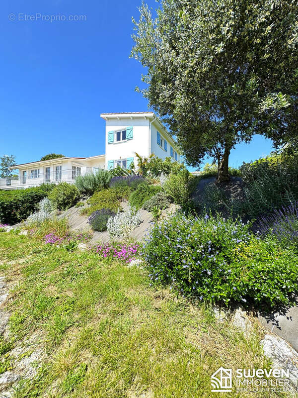 Maison 220 m² à Goyrans  - photo 2
