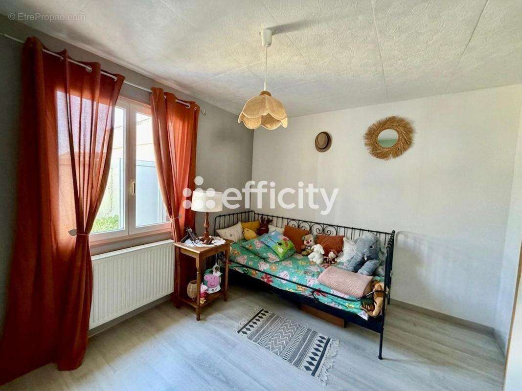 Maison 64 m² à Saint-Maximin  - photo 7