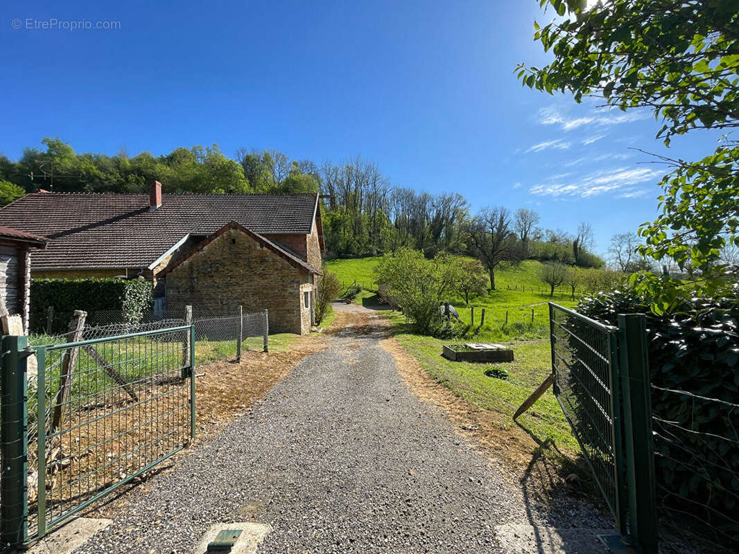 Maison à POLIGNY