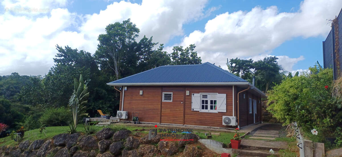 Maison t4 de 95 m2 sur terrain de 1000 m2 avec piscine et vue degagée sur petit bourg - photo 11