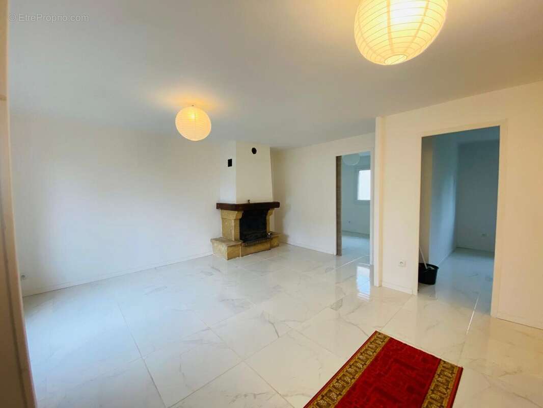 Maison à VILLENEUVE-SUR-YONNE