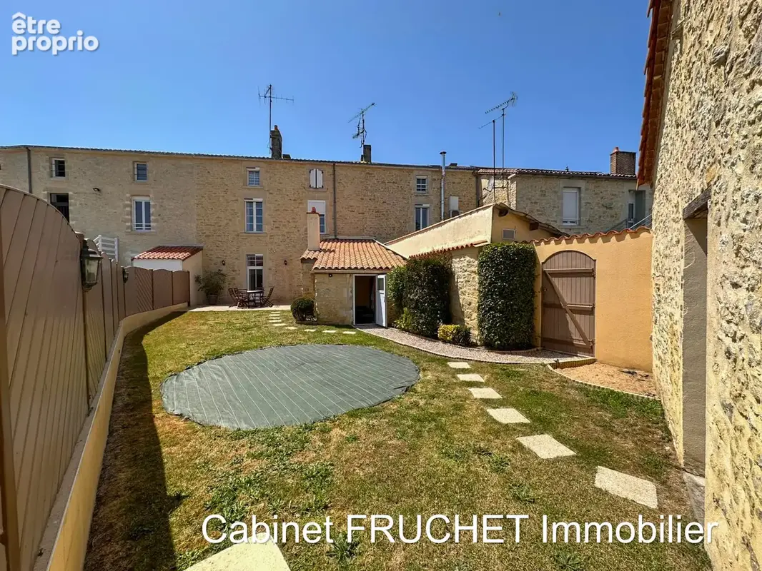 En centre ville de CHANTONNAY - Maison de caractère avec 5 chambres - photo 19