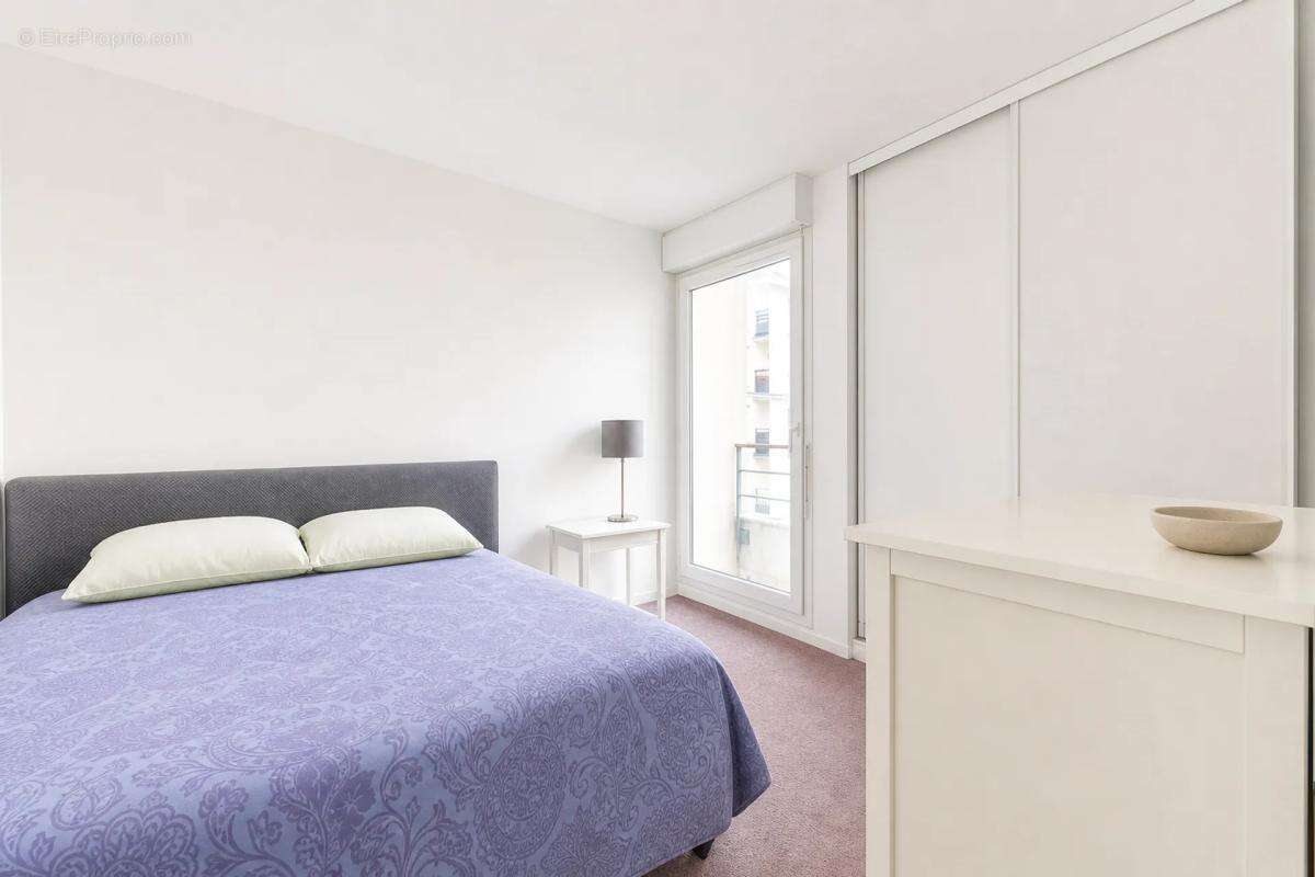 Appartement à COURBEVOIE