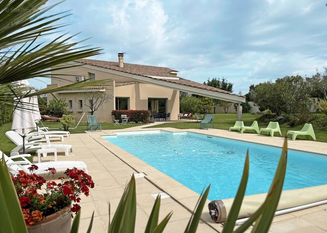 Maison à L'ISLE-SUR-LA-SORGUE