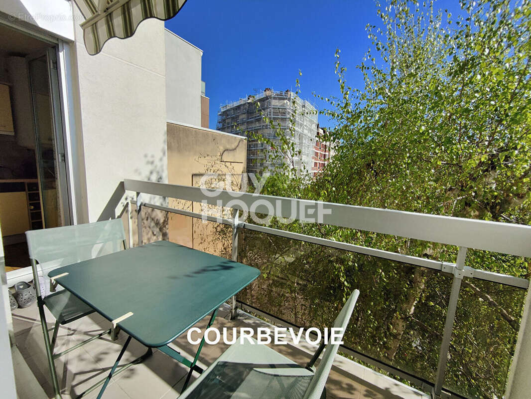 Appartement à COURBEVOIE