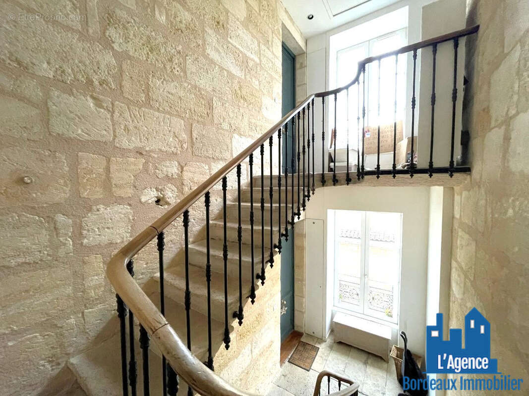 Déjà vendu par l'agence !!! bordeaux- proche du lycee montaigne et de la victoire- appartement t2 duplex vendu libre ! - photo 9