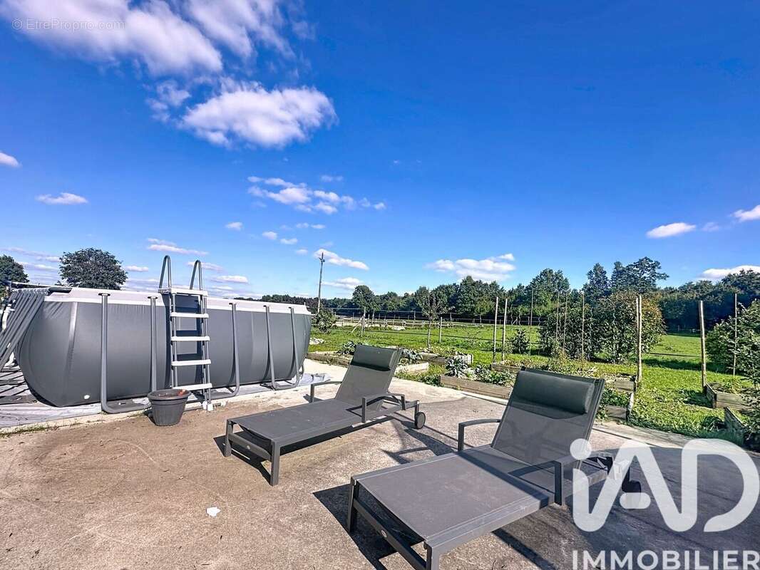 Maison 408 m² à La Foye-Monjault  - photo 7