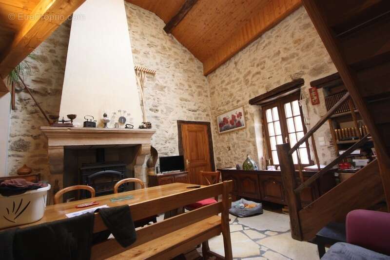 Maison en pierres à vendre 7 pièces de 168 m² à MARIGNIEU (01) plus sous-sol - photo 6