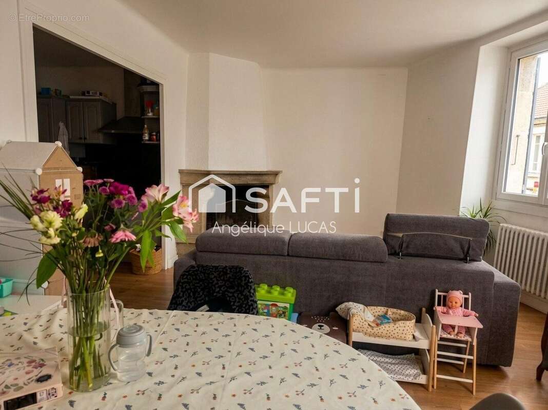 Photo 2 - Maison à LA CHAIZE-LE-VICOMTE