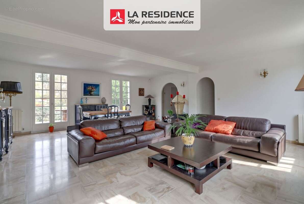 Maison à JOUY-LE-MOUTIER