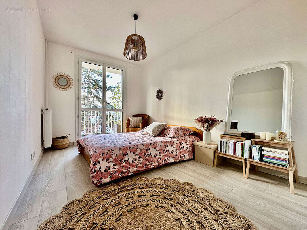 Appartement à FONTENAY-LE-FLEURY