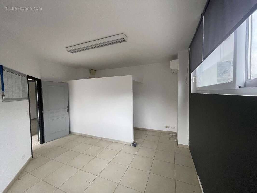 A VENDRE  Bureaux + Entrepôt au total   610m2 - photo 18