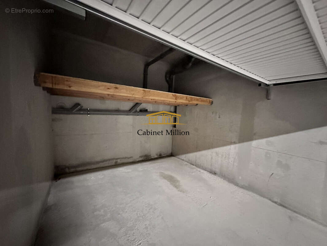 Parking à BALARUC-LES-BAINS