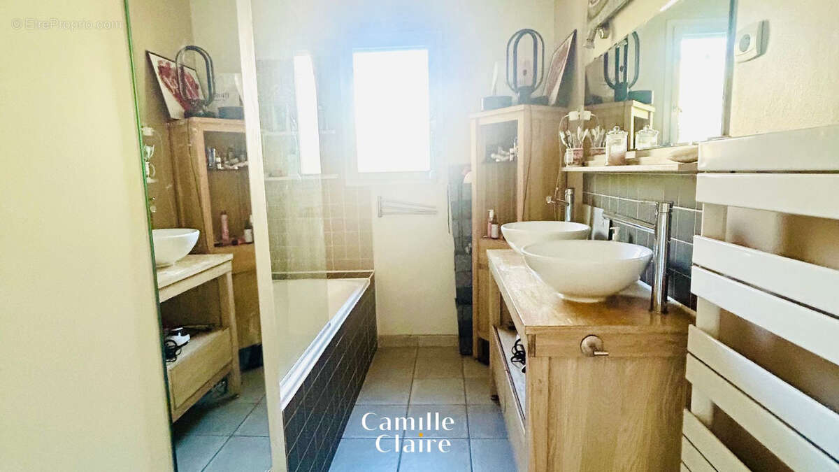 Maison à POURRIERES