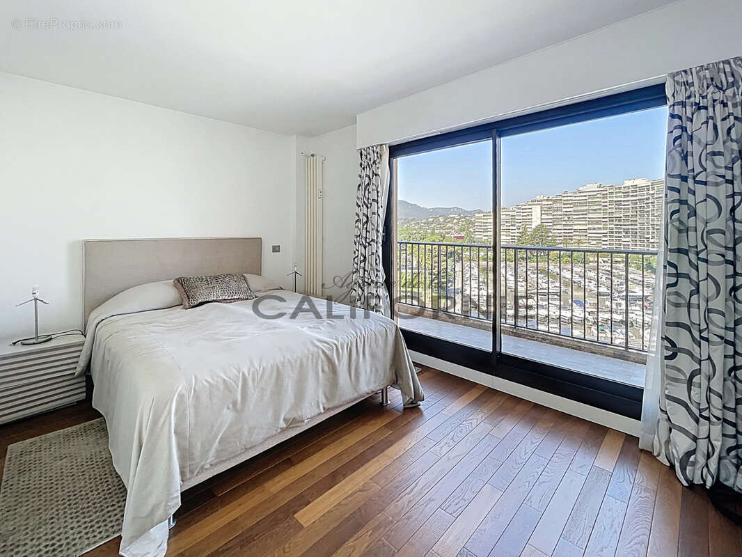 Appartement à MANDELIEU-LA-NAPOULE