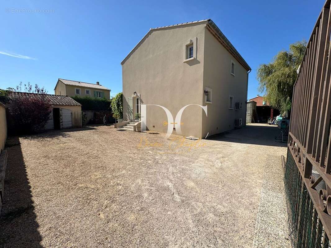 Maison à L'ISLE-SUR-LA-SORGUE