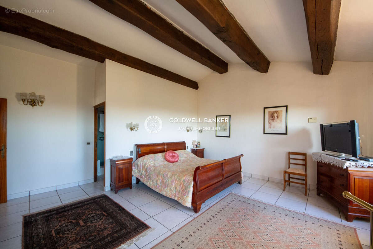 Maison 800 m² à Grimaud  - photo 8