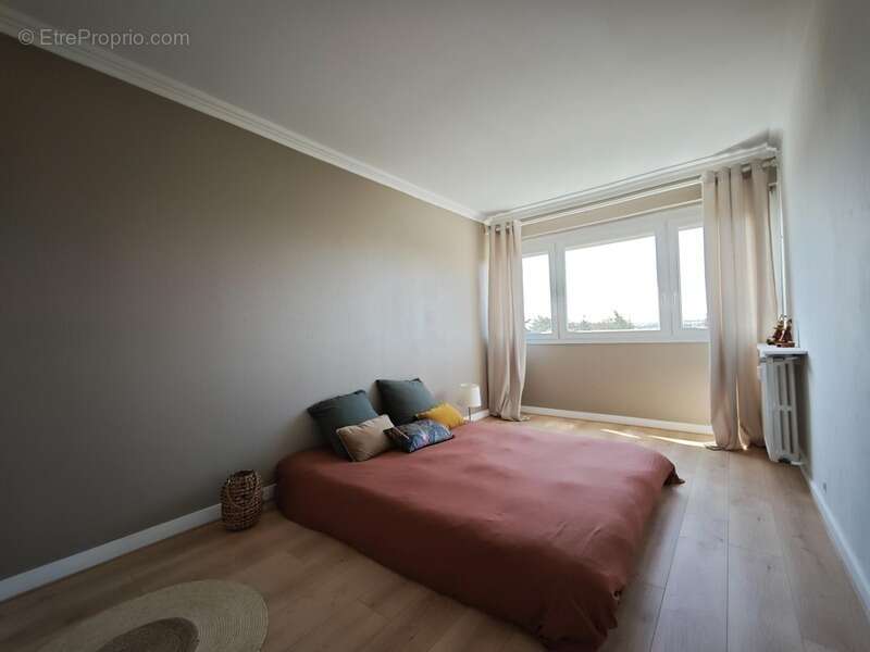 CHOLET – Résidence Saint-Pierre  Appartement 4 pièces – 3 chambres  Dernier étage – Vue exceptionnelle - photo 6