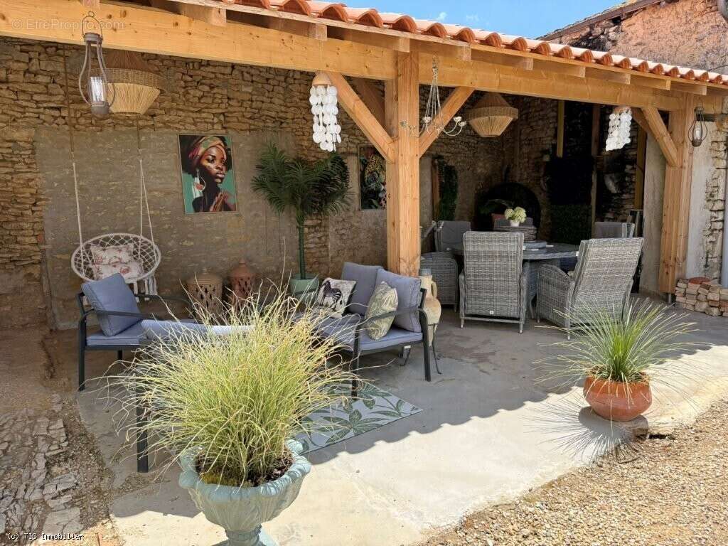 Élégante Demeure De Caractère En Pierre Avec Prestations Haut De Gamme Et Potentiel D’accueil - photo 4