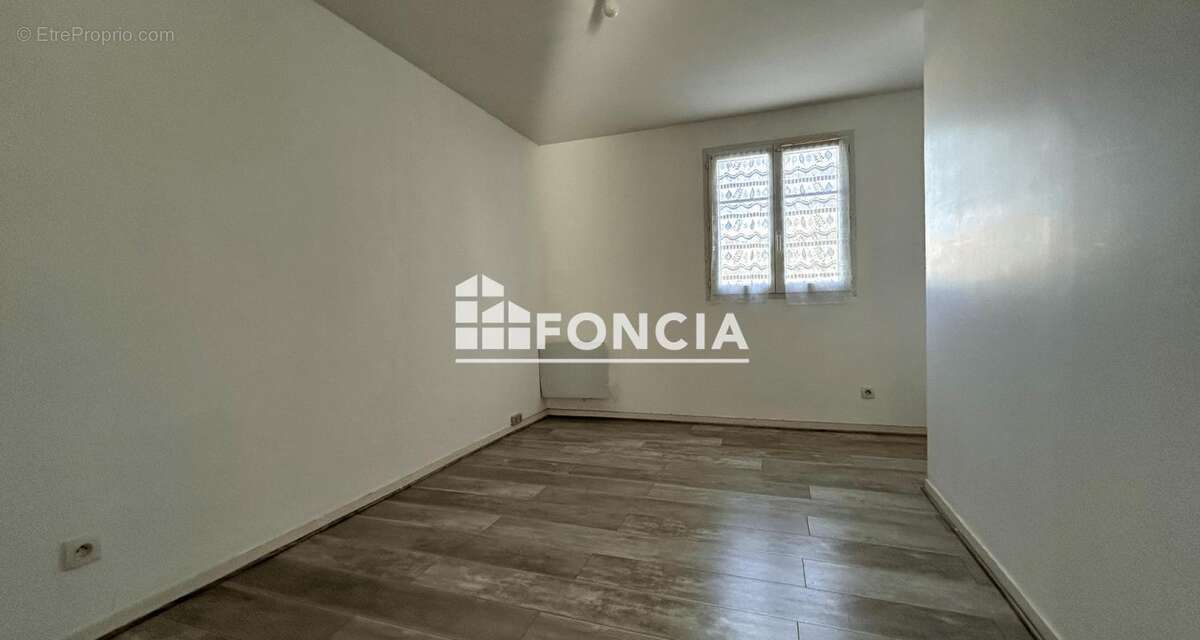 Maison à SAINT-PIERRE-DU-PERRAY