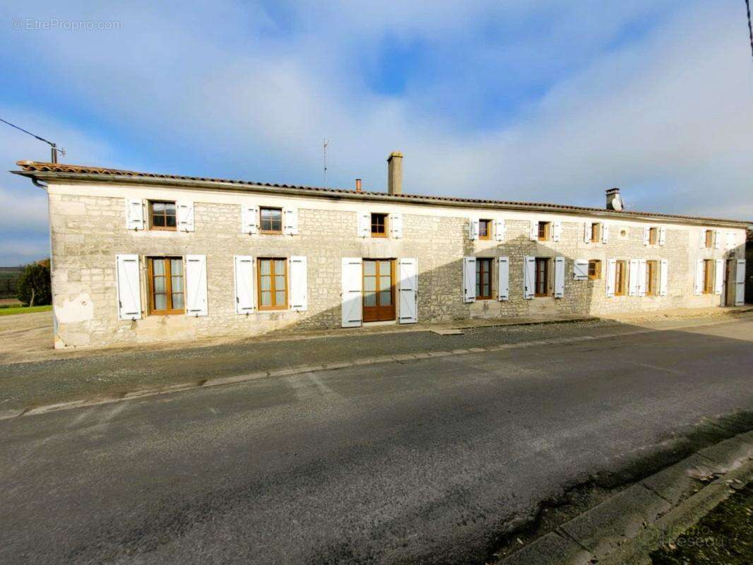 Maison à SAINTE-RAMEE