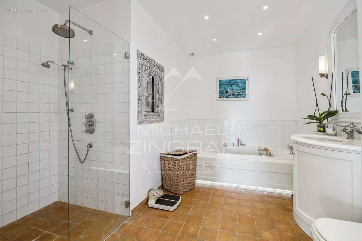Elegante  Villa position dominante avec vue mer et oliveraie - photo 16