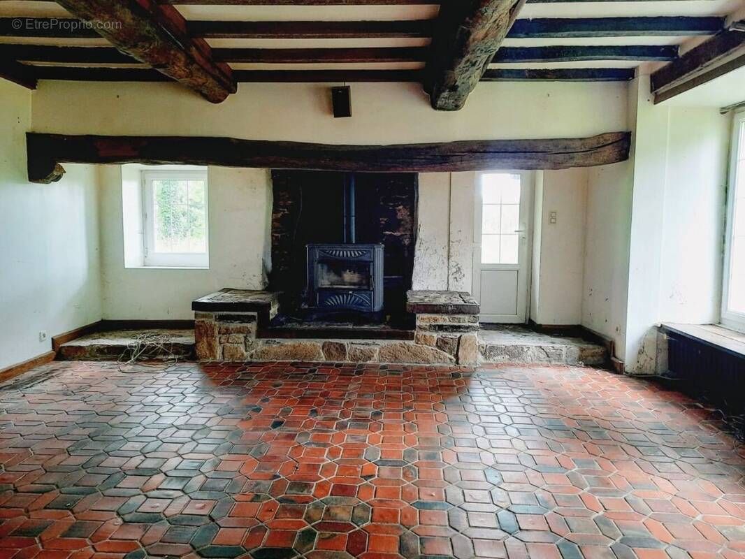 Maison à HAUTEVILLE-LA-GUICHARD