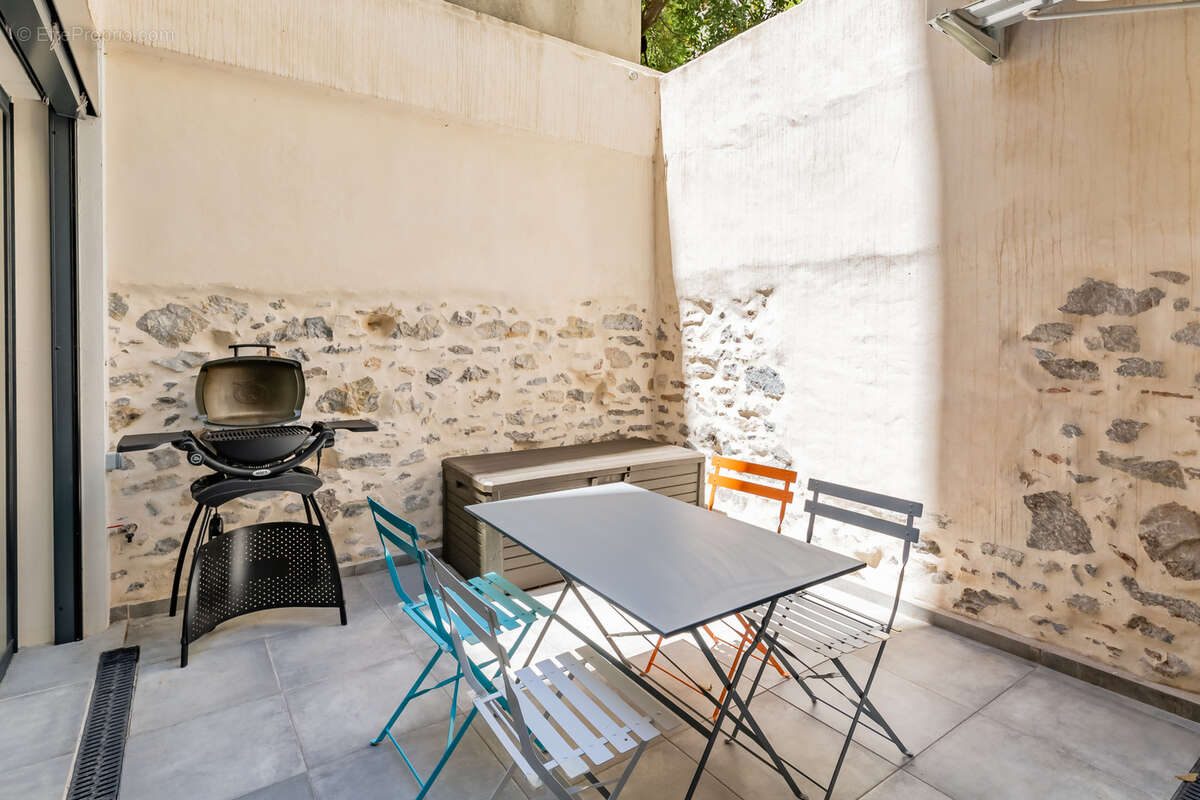TOULON HAUTE-VILLE  Magnifique appartement avec terrasse et 2 suites parentales. - photo 9
