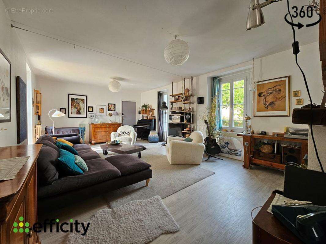 Maison à LA CHAPELLE-DES-FOUGERETZ