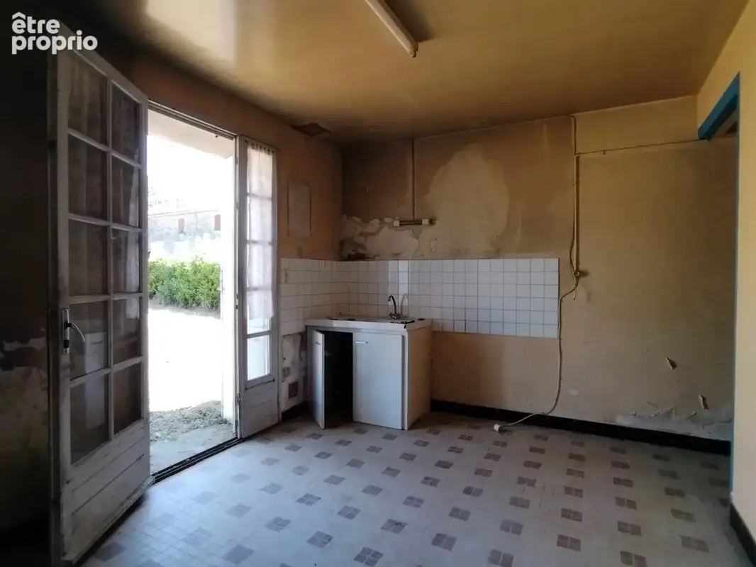 Longère en pierre de 2 logements s à rénover en 1 ou 2 habitations. - photo 2