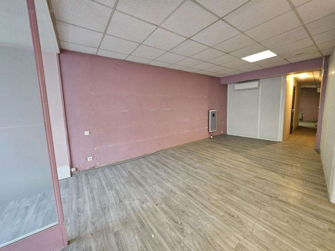 Commerce à BAGNOLS-SUR-CEZE