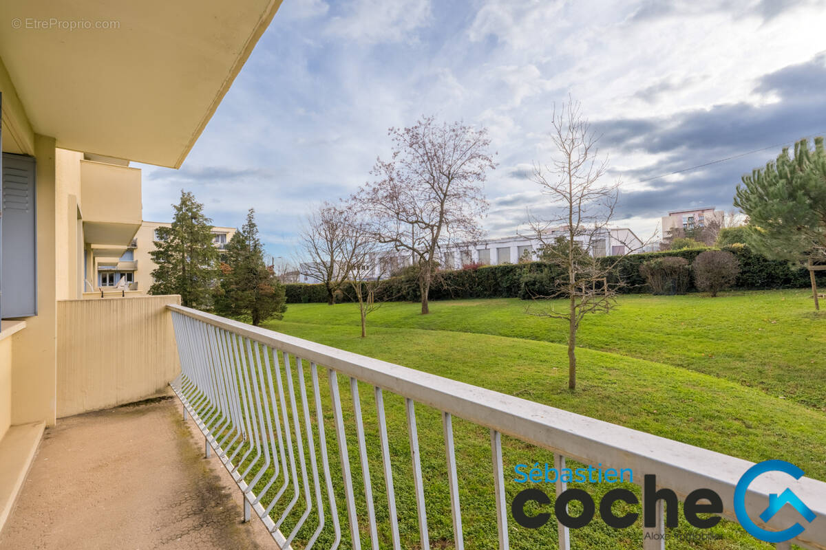 Appartement à SAINT-GENIS-LAVAL