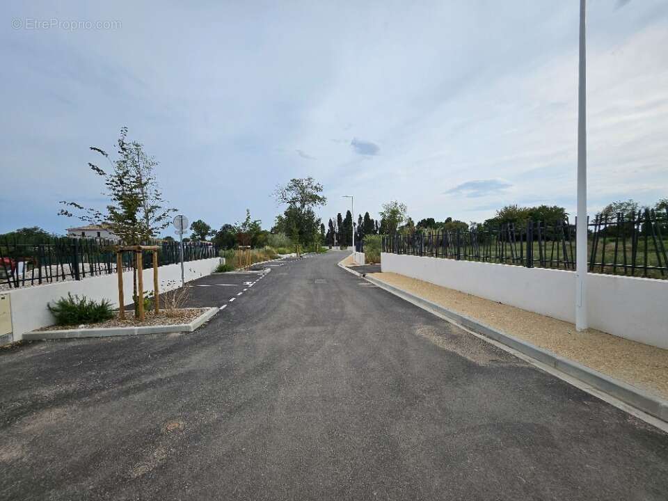 Terrain à SAINT-MARTIN-DE-CRAU