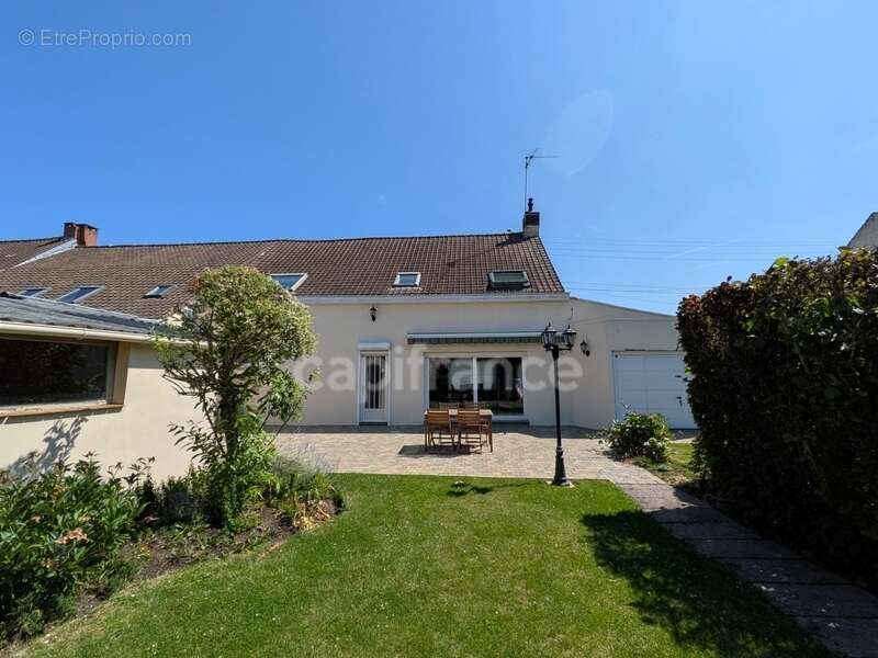 Maison à NEUVILLE-EN-FERRAIN