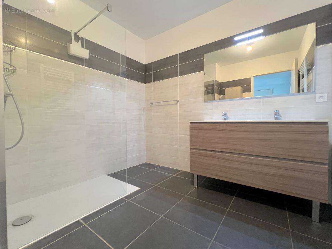 Appartement à VILLENEUVE-LOUBET