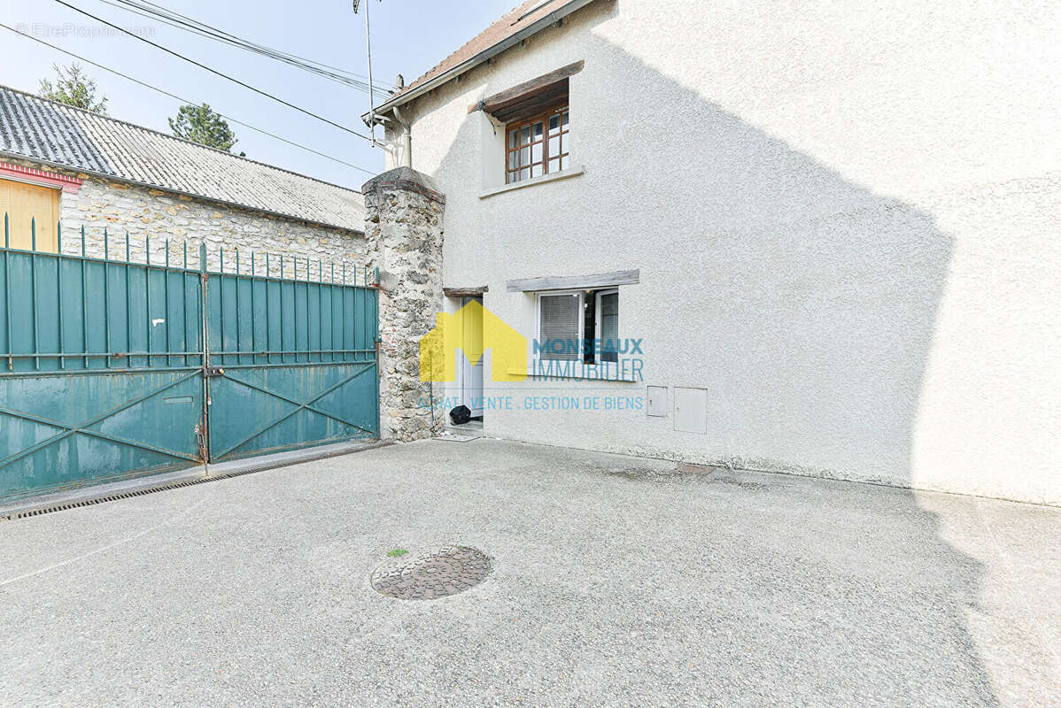 Appartement à SAINTE-GENEVIEVE-DES-BOIS