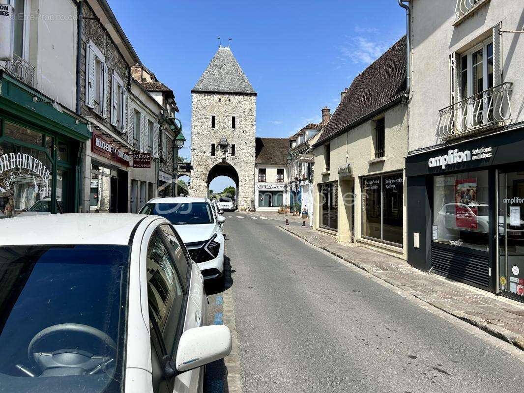Commerce à MORET-SUR-LOING