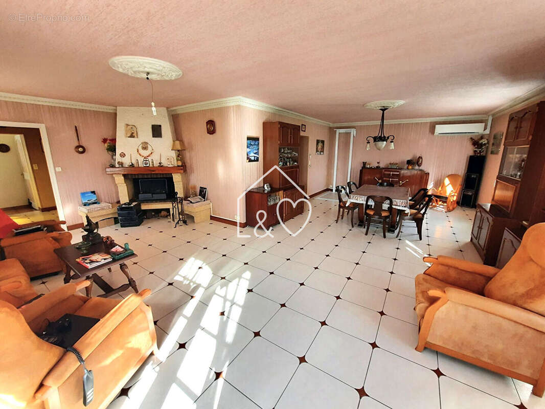 Maison à BOURNEZEAU